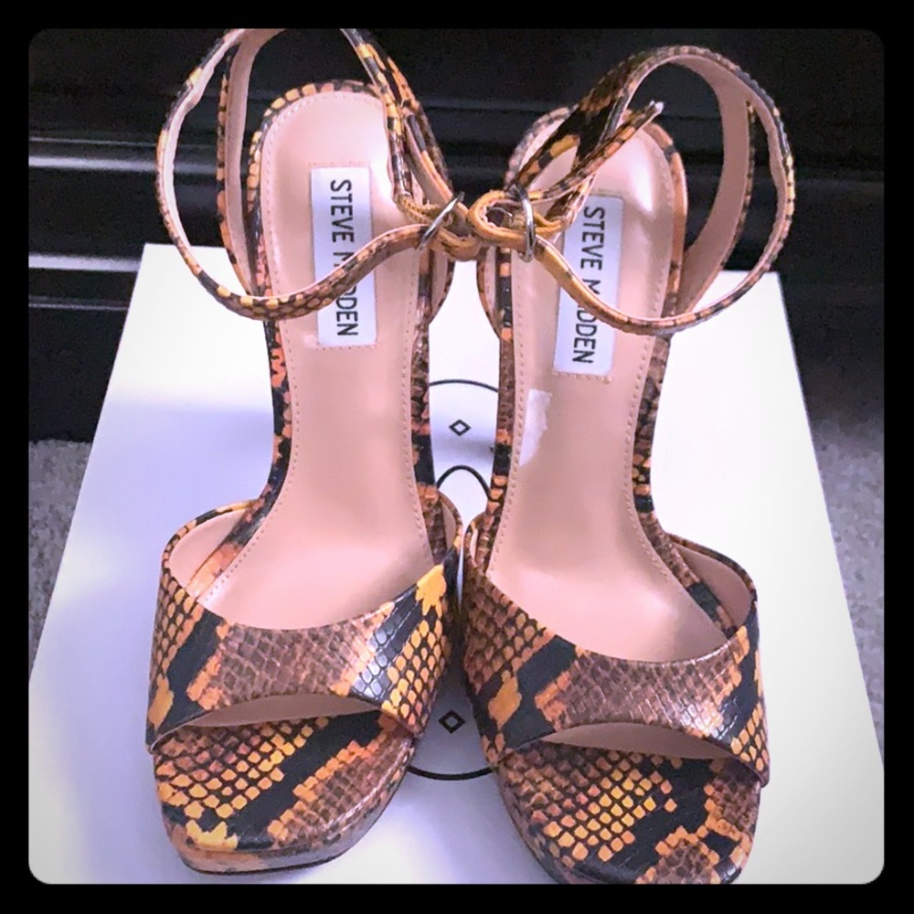 Steve Madden Yellow Snake Skin Heels